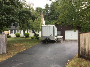 2 Nakomo Dr, Litchfield, NH 03052