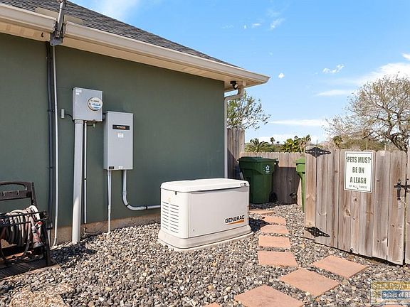 3rd image of 39785 Palm Dr