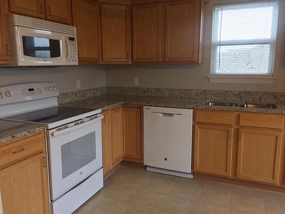 3rd image of 12915 NW Oakview Dr