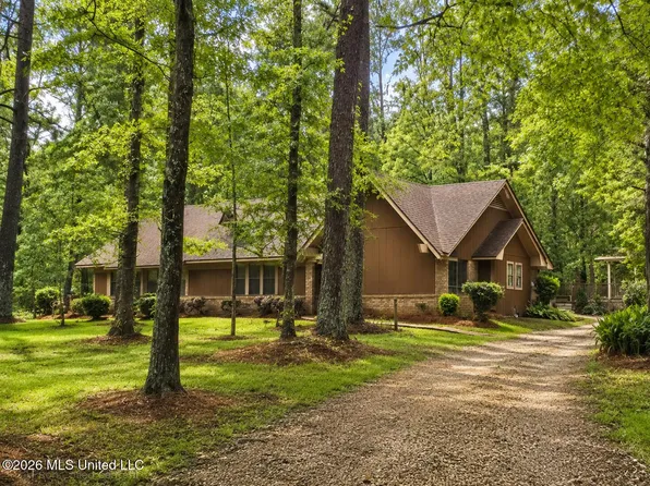 320 Springhill Dr, Terry, MS 39170