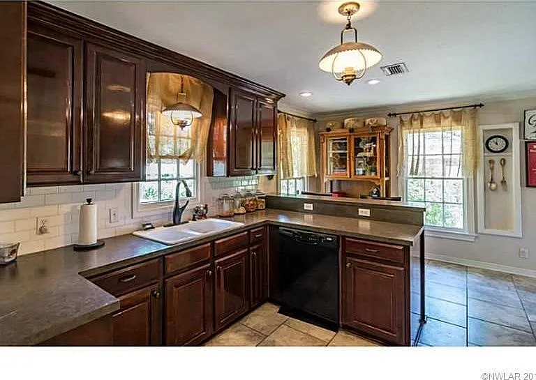 3624 Gilbert Dr — Photo 6