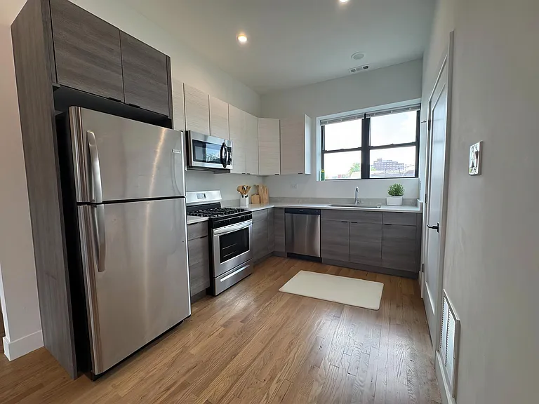 1303 S California Ave #4E — Photo 2