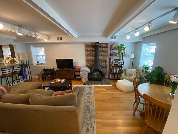 4th image of 347 W Dickens Ave APT 1A