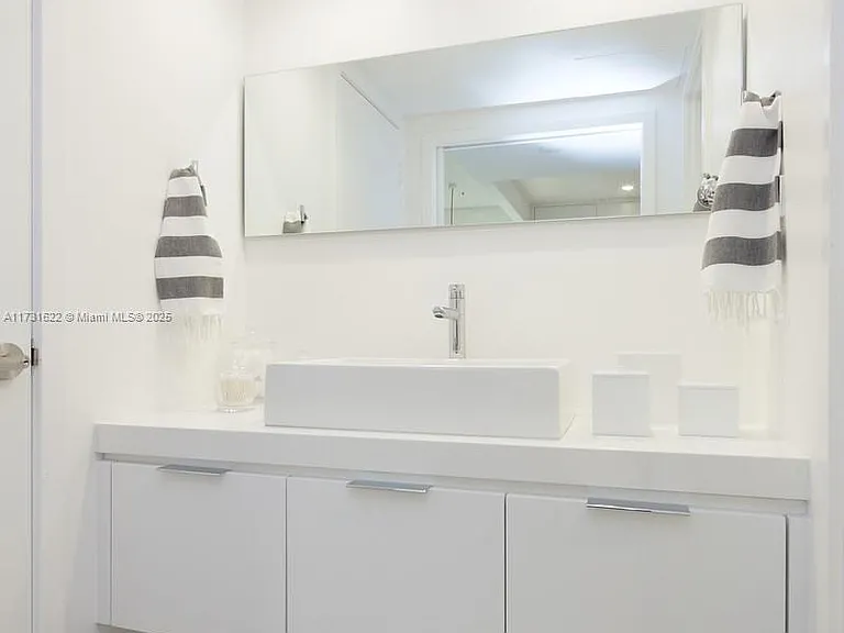 2301 Collins Ave #428 — Photo 5