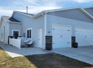3717 Gale Cir SE, Mandan, ND 58554
