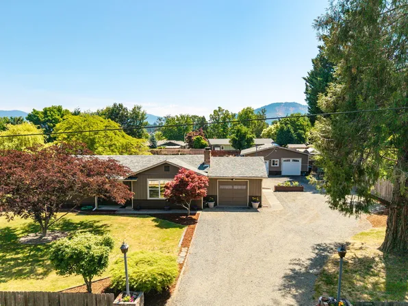 1891 Regina Way, Grants Pass, OR 97527