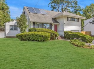 17 Lancaster Pl, Huntington Station, NY 11746