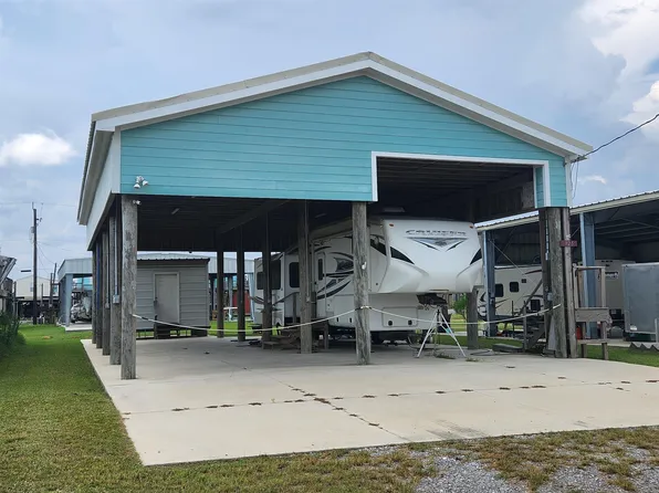 125 Chalmette Ln, Grand Isle, LA 70358