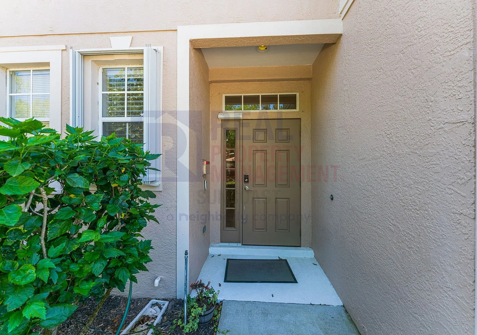 Beautiful 3/3 townhome in a great location! — Photo 2