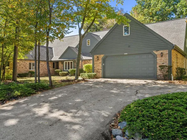 12427 N Golf DRIVE, Mequon, WI 53092