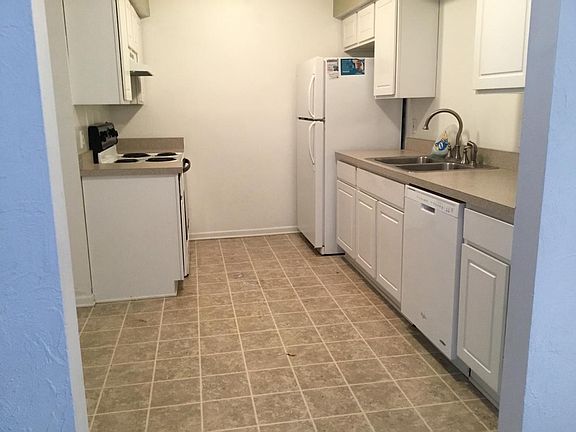 4th image of 4108 Raymond Dr