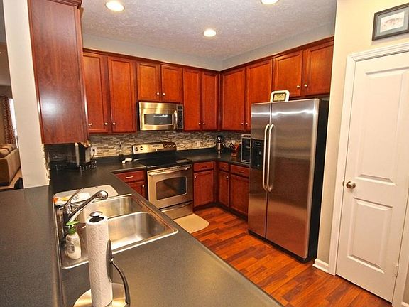 2nd image of 6926 Vistamere Way