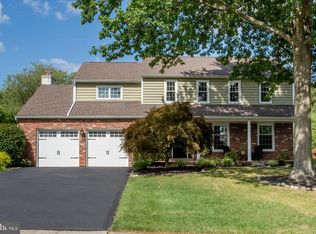 6 Colonial Dr, Newtown, PA 18940