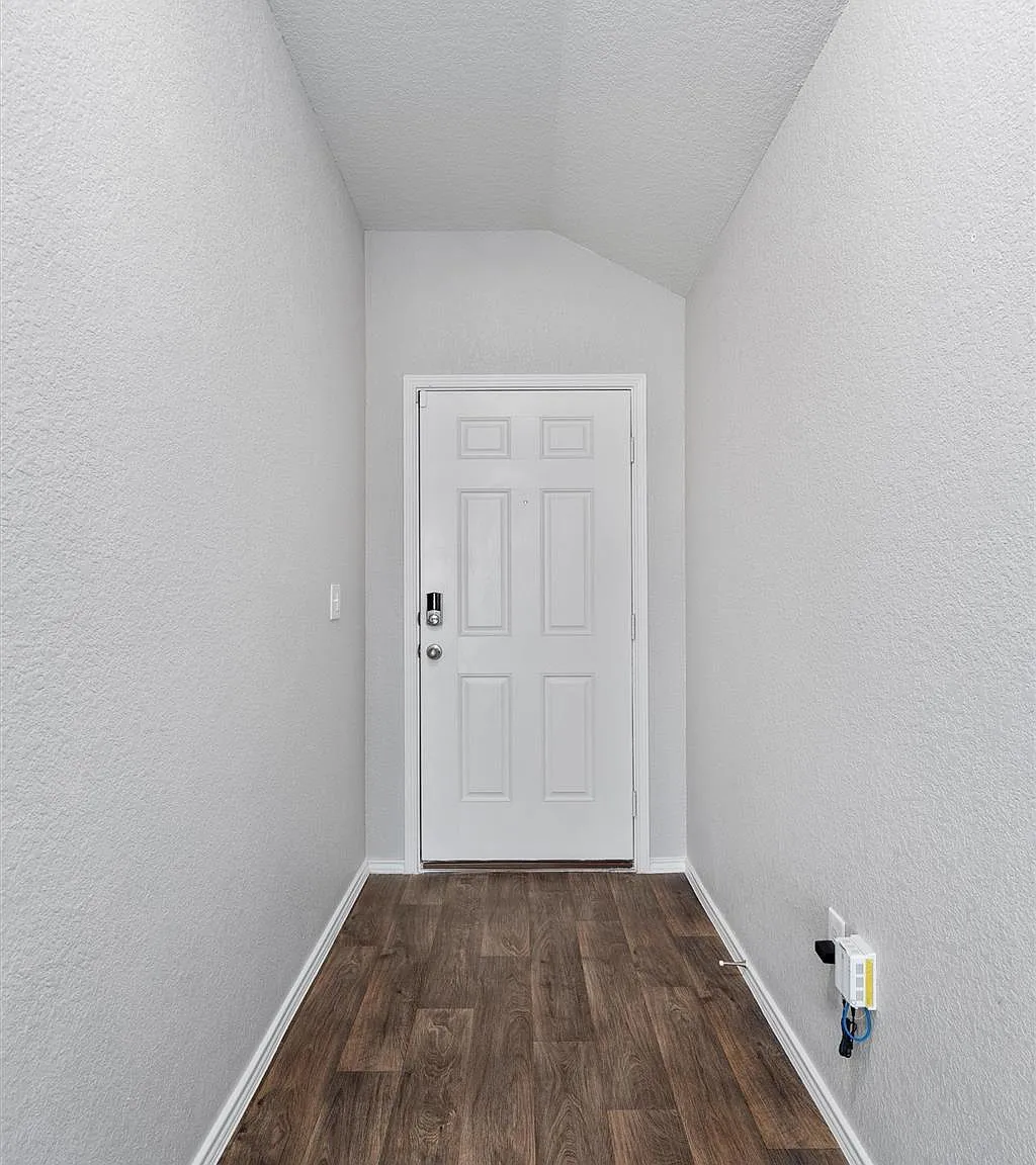 3 bed, 2.0 bath, 1521 sqft, $1,900 — Photo 4