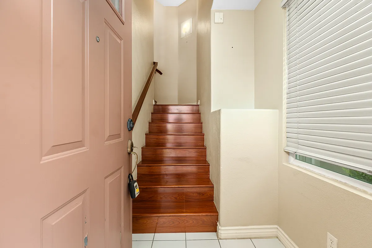 2 bed, 1280 sqft, $3,600 — Photo 2