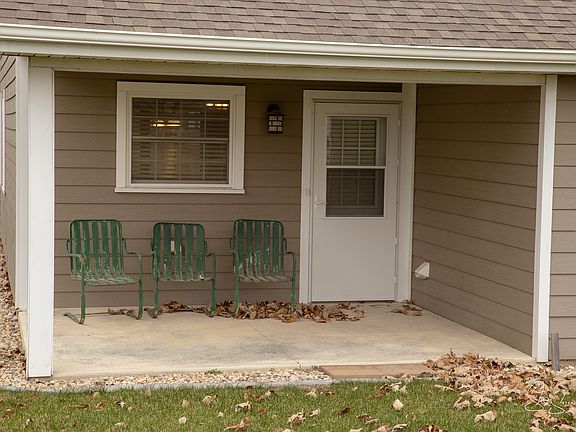 Back patio and grill area