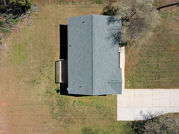 4th image of 102 Roderick Dr