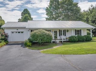 402 Ridge Rd, Hendersonville, NC 28792