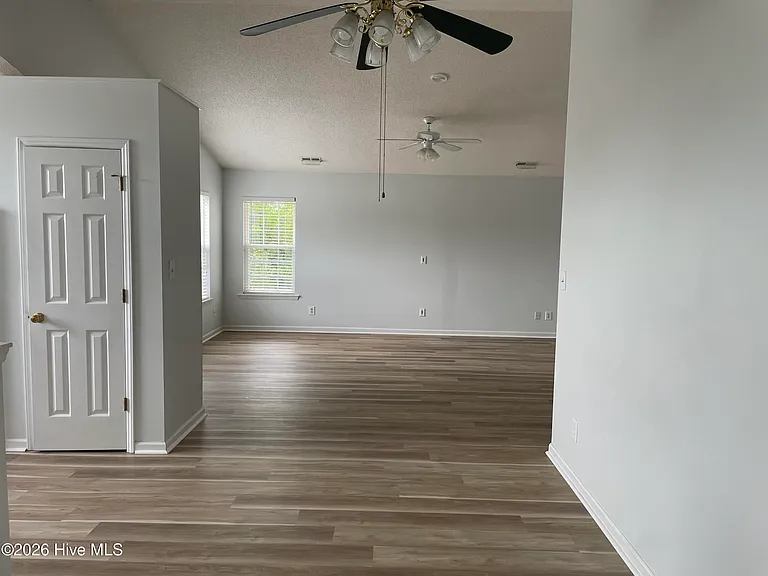 480 Saltaire Dr SW — Photo 8