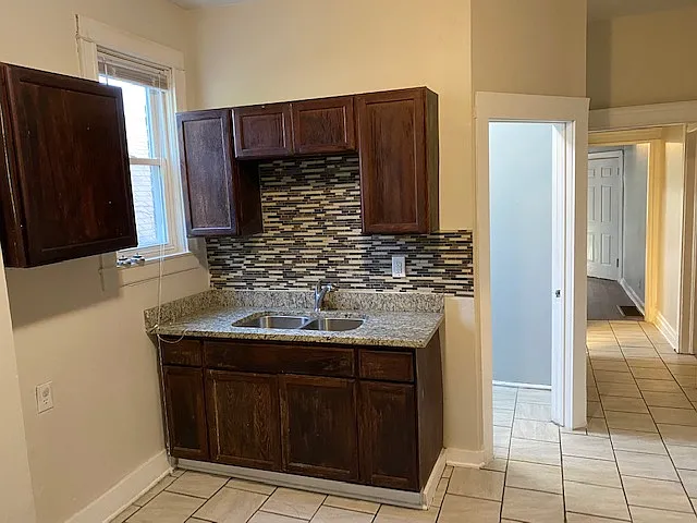 Greenwood Ave 7133 S - 2 — Photo 3