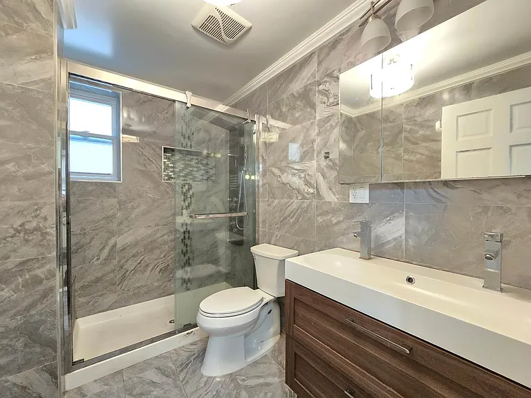 2154 E 23rd St #1 — Photo 20
