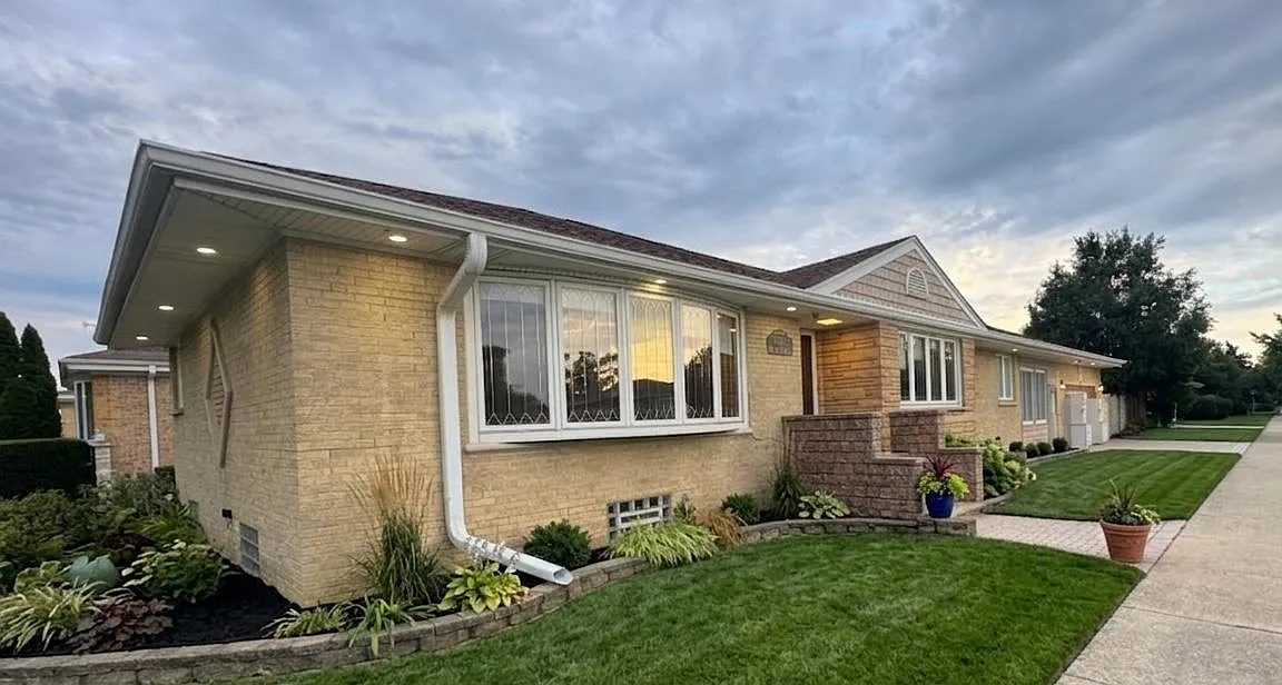 3 bed, 1.5 bath, 1460 sqft, $3,200 — Photo 1