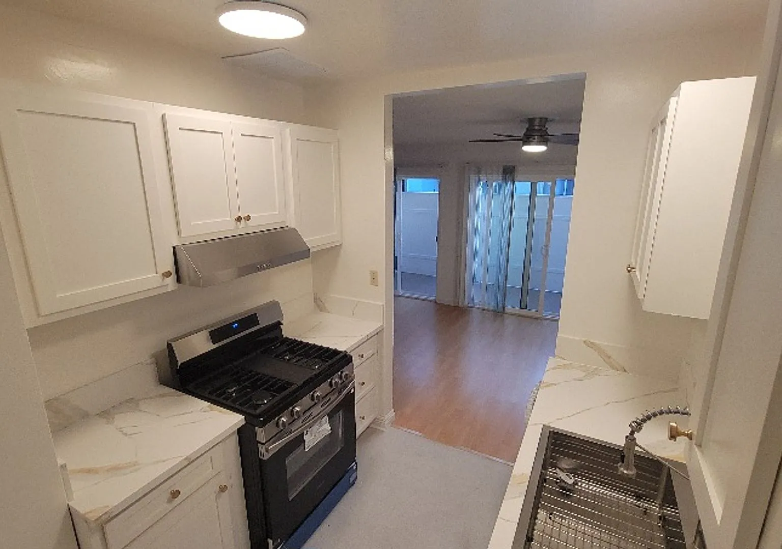 Redondo Beach Apts — Photo 3
