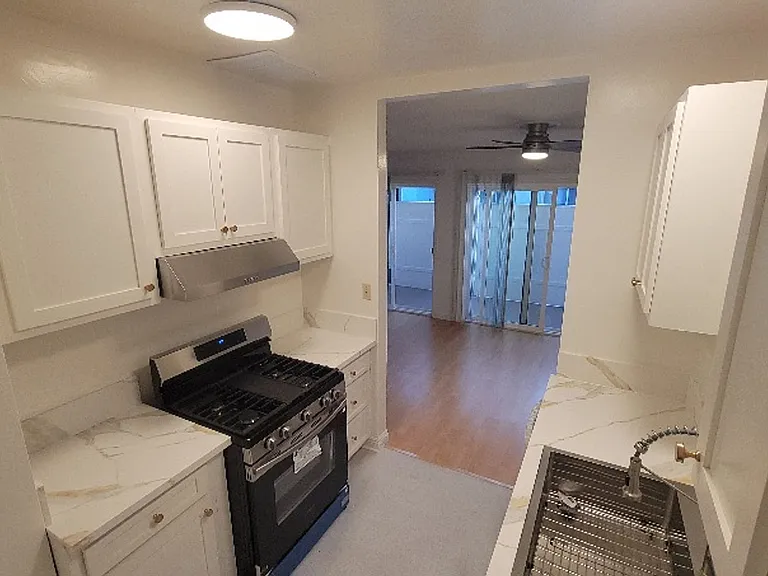 511 Avenue G — Photo 3