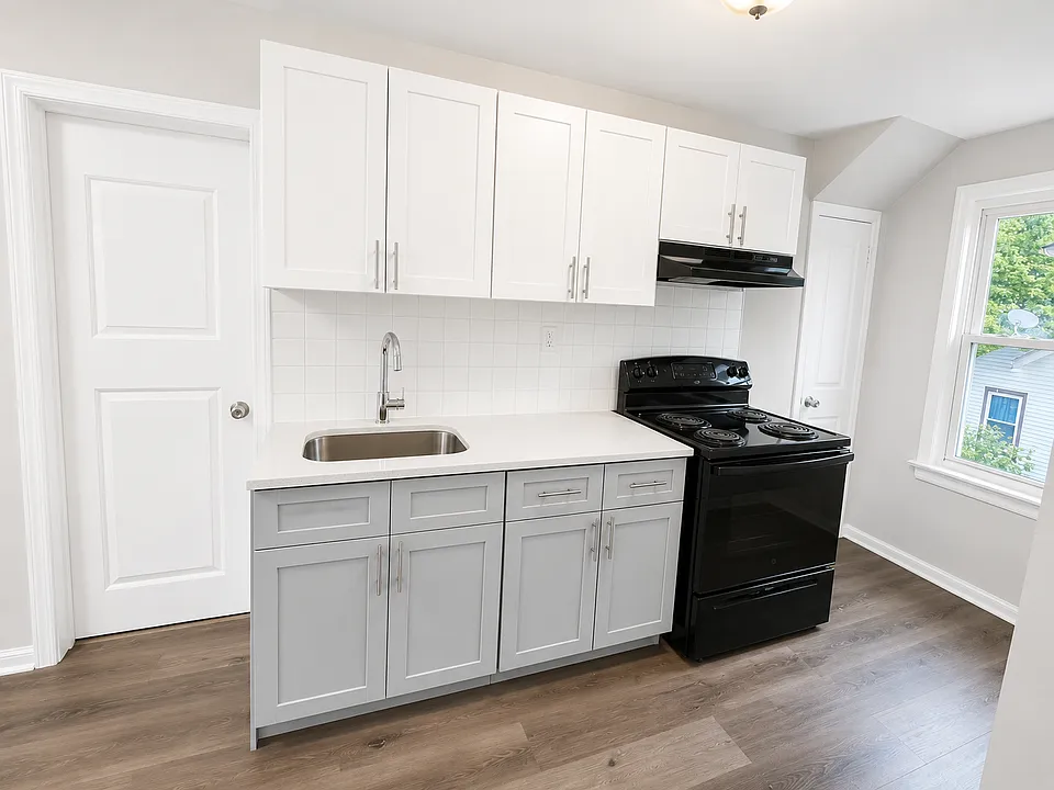 402-404 Myrtle Ave #3