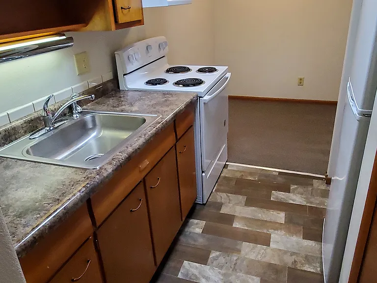 Ellis Apartments — Photo 11