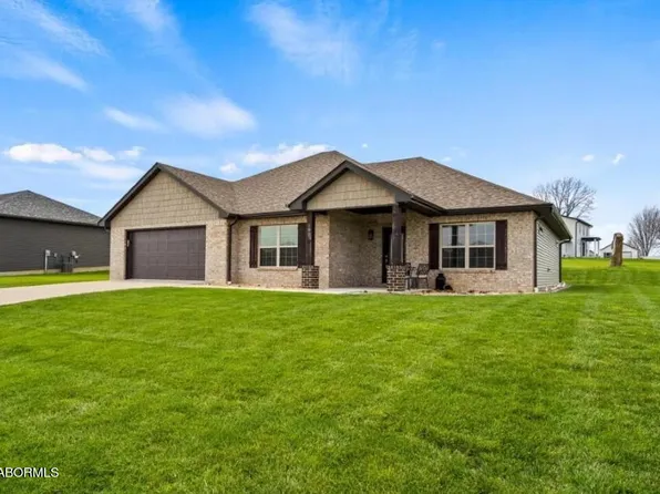 102 Paradigm Dr, Jefferson City, MO 65109