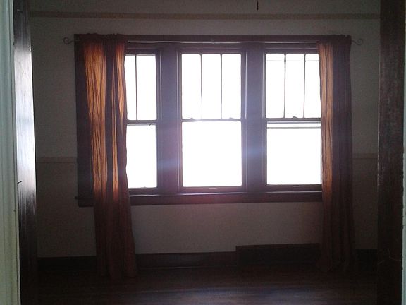 4th image of 325 S Pleasant St Floor 1