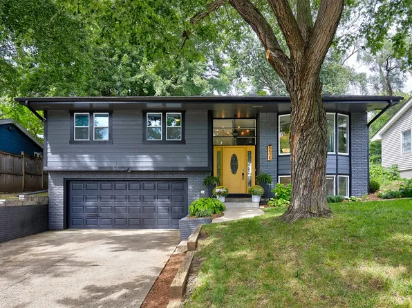 6525 Lincoln Ave, Windsor Heights, IA 50324