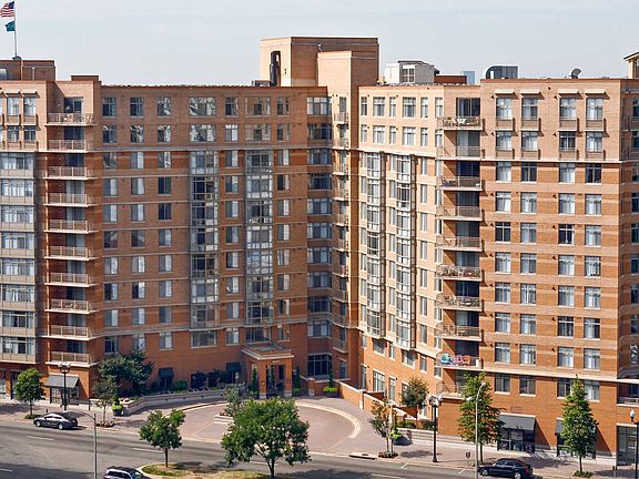 The Reserve at Clarendon Centre Apartments