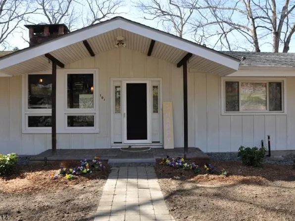 107 Cupsaw Dr, Ringwood, NJ 07456