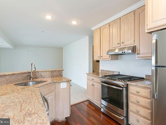 4th image of 774 Fairview Ave APT E