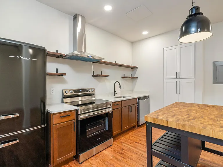 826 N Broadway St #301 — Photo 8