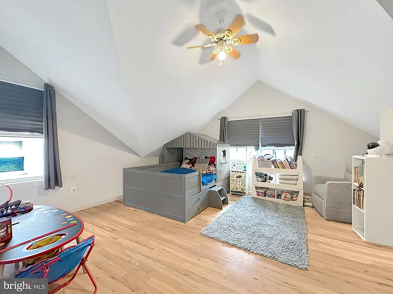 717 Brook St — Photo 22