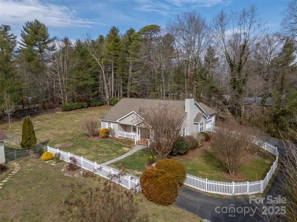 103 Sinclair Ln, Hendersonville, NC 28739