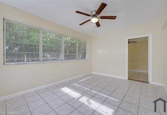 3rd image of 1020 NE 163rd St