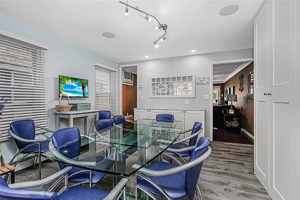 Sold by REMAX Elite | media 10