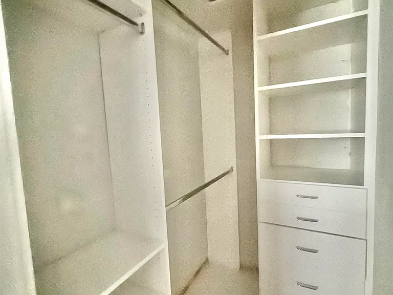 208 Surrey Rd SW — Photo 22