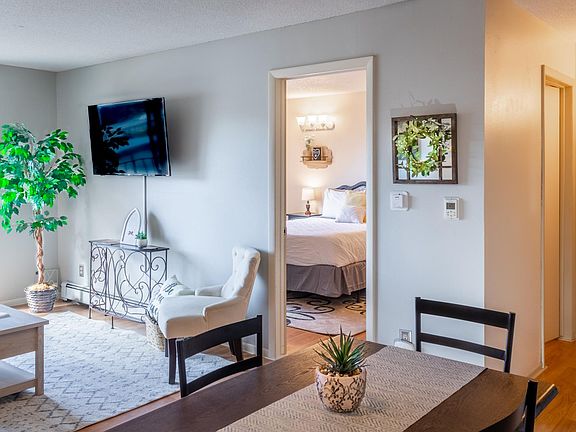 2nd image of 3233 Lakeside Dr APT 203