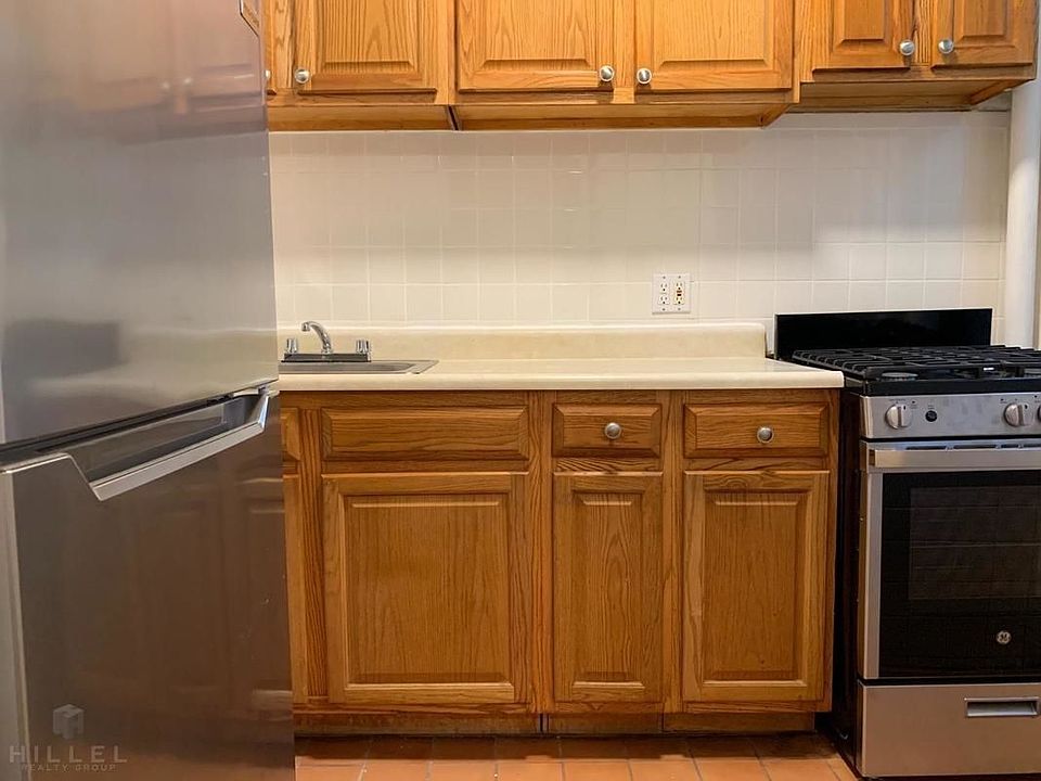 1st image of 25-21 31st Ave #23