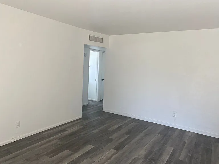 743 E Coronado Rd — Photo 21