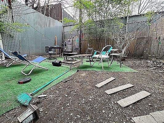 4th image of 211 Boerum St #1L