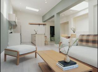 382 Powell St #8, Vancouver, BC V6A 1G4