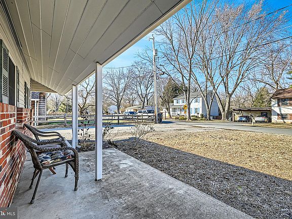 3rd image of 1036 Tudor Dr