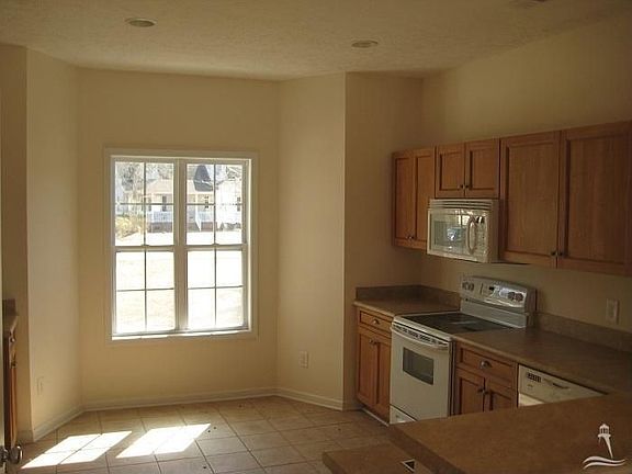 3rd image of 9372 Lyn Marie Dr