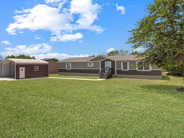 105 Jordan Dr — Photo 4